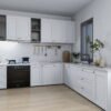 مطبخ مودرن أبيض بتصميم حرف L ولمسات ذهبية 4.5 متر - KU6007